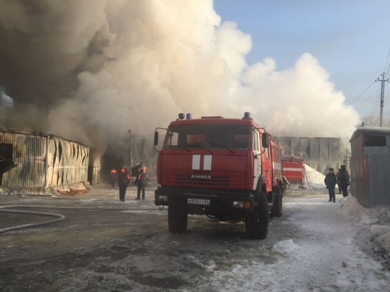 Люди погибли во время пожара на обувной фабрике