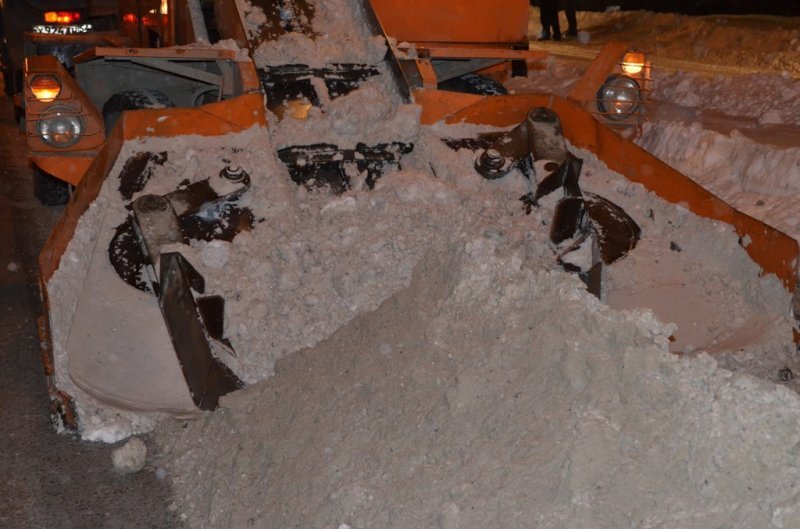 Дорожников мобилизовали на уборку снега