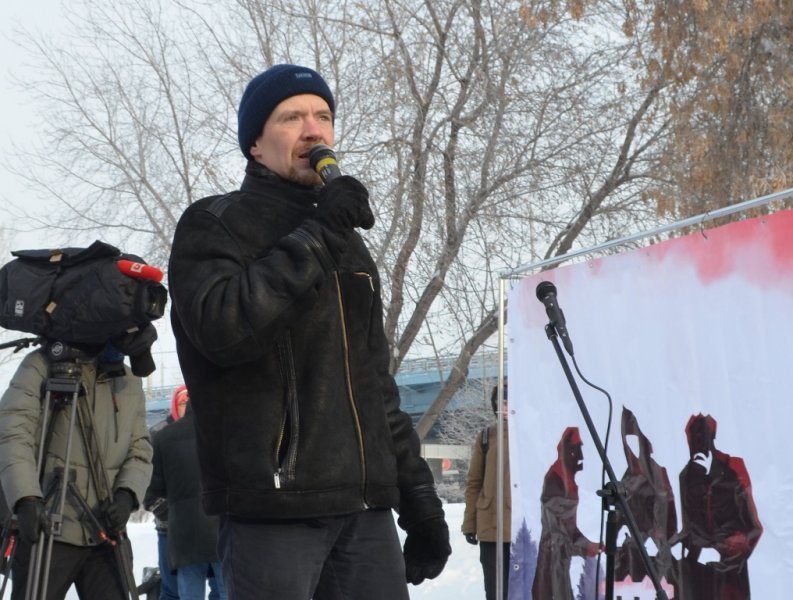 Новосибирский активист потребовал извинений у Ксении Собчак