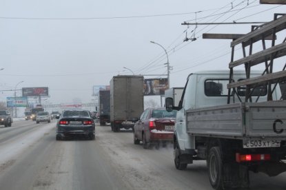 Пробка в 12 километров сковала Бердское шоссе