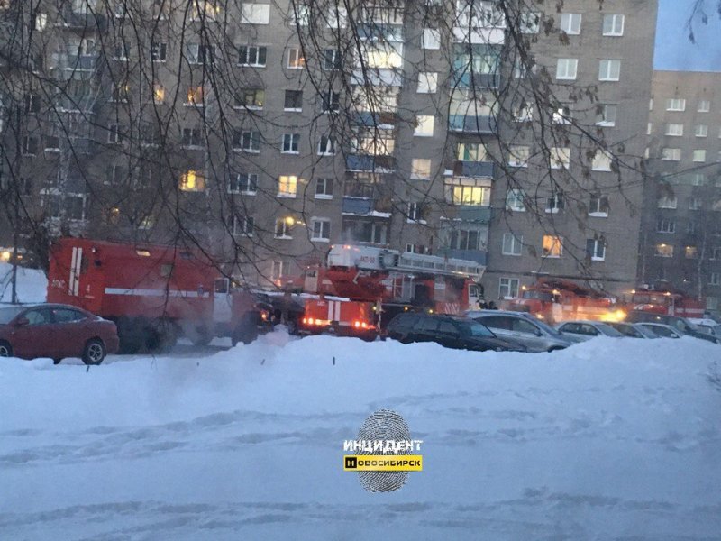 Почти 20 человек эвакуировали в мороз из загоревшегося дома