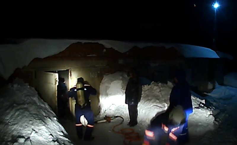 Трех мужчин нашли мертвыми в гараже в Новосибирске