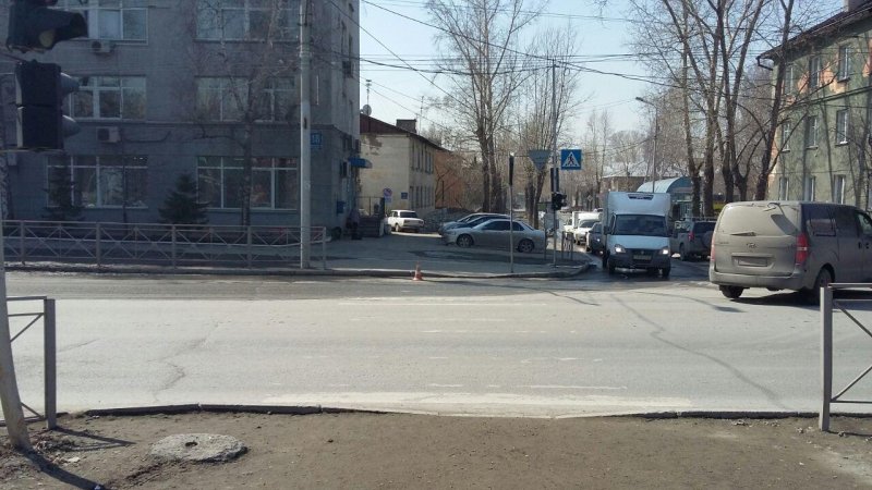 Очевидца ДТП на переходе разыскивают в Новосибирске