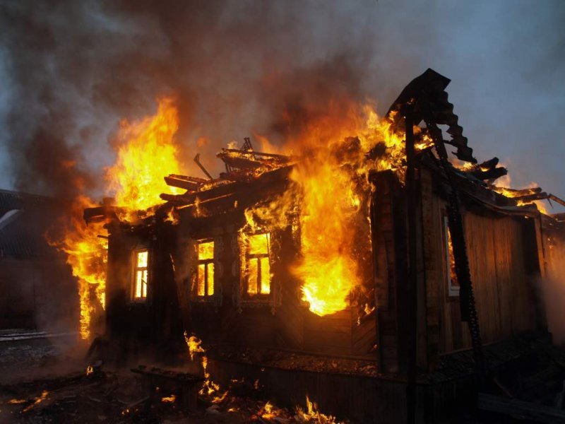 Подросток получил ожоги при пожаре в Новосибирске