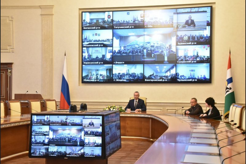 Травников поздравил женщин-руководителей по видеосвязи 