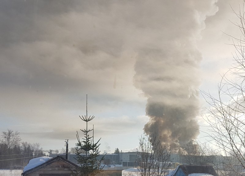 Цех металлоконструкций загорелся в Новосибирске