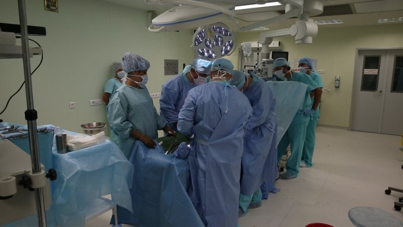 Новосибирские хирурги спасли ногу пациенту с саркомой