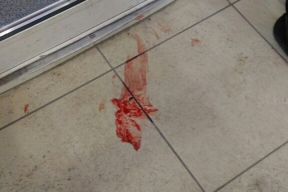Собаку убили в супермаркете на глазах у посетителей