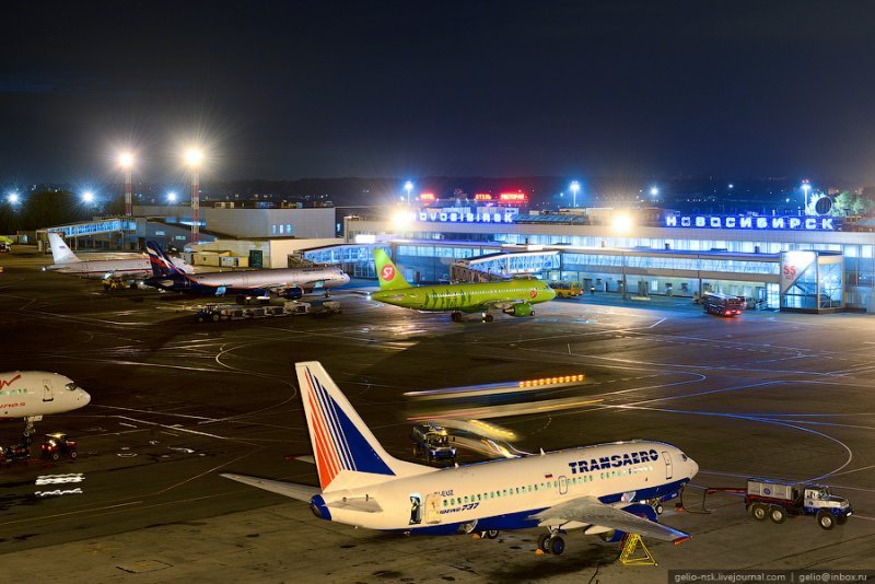 Самолет до Владивостока экстренно сел в Новосибирске