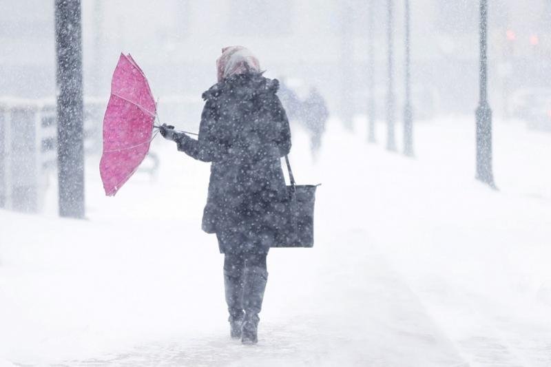 Новосибирцев предупредили об опасном ветре и снеге