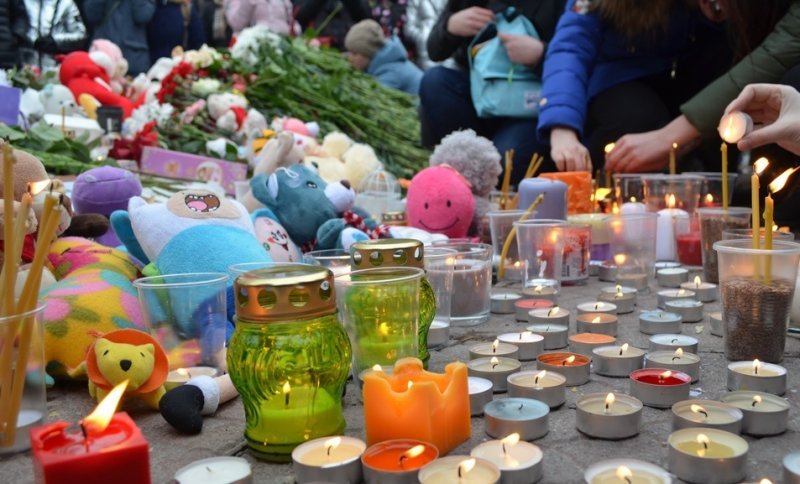 Новосибирск почтил память жертв пожара: «Кемерово, мы с тобой»