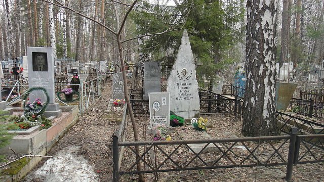 Дополнительный транспорт на кладбища пустят в Радоницу
