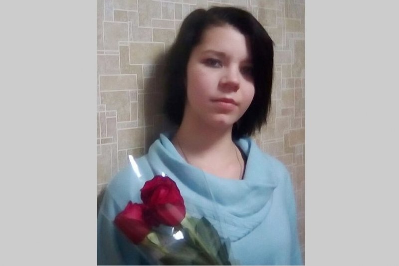 Юная брюнетка в красном пропала в Новосибирске 
