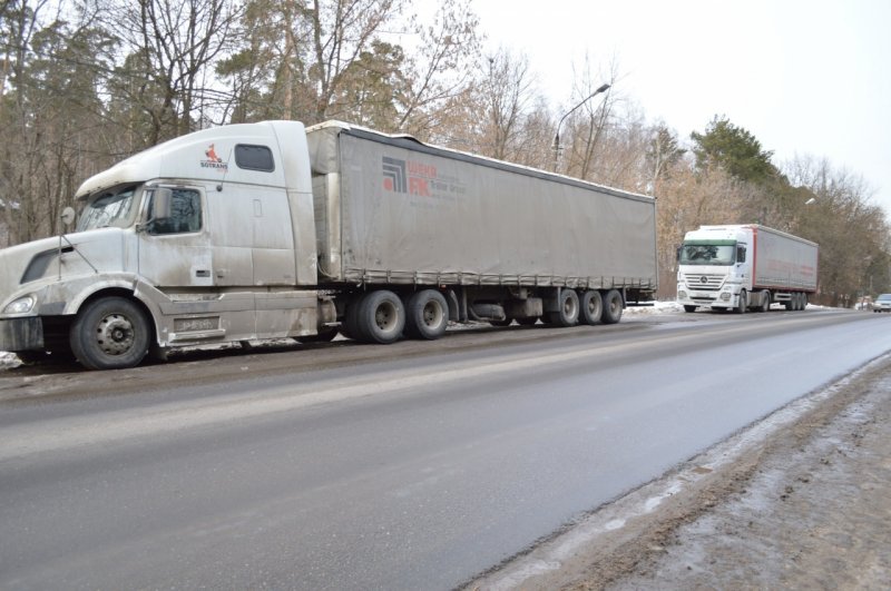 Большегрузам закрыли въезд на новосибирские дороги