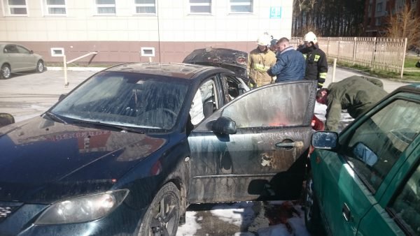 Автомобиль с ребенком в салоне загорелся в Бердске
