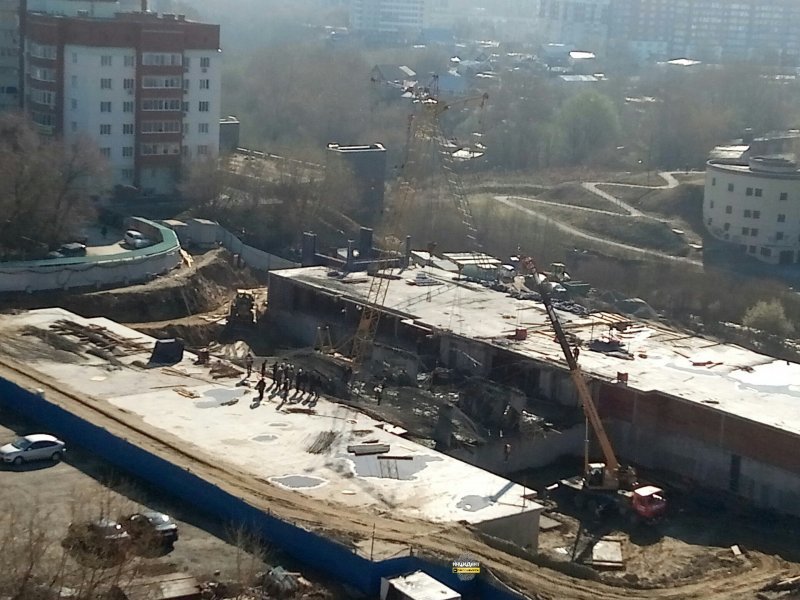 Секция строящегося здания рухнула в Заельцовском районе 