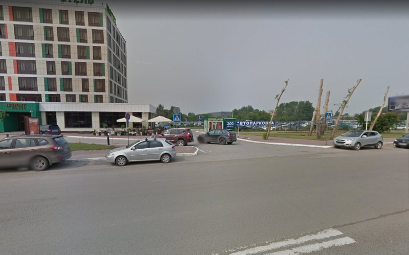 Парковку и кафе около «Толмачево» признали незаконными