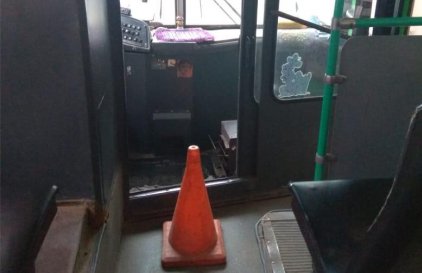 Пассажирка сломала руку во время остановки троллейбуса