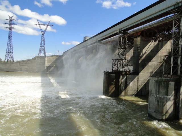 Вторая волна паводка подбирается к Новосибирской ГЭС