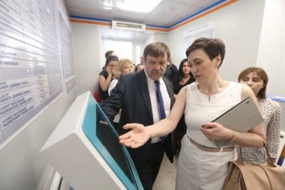 Делегации Минздрава России показали поликлиники без очередей