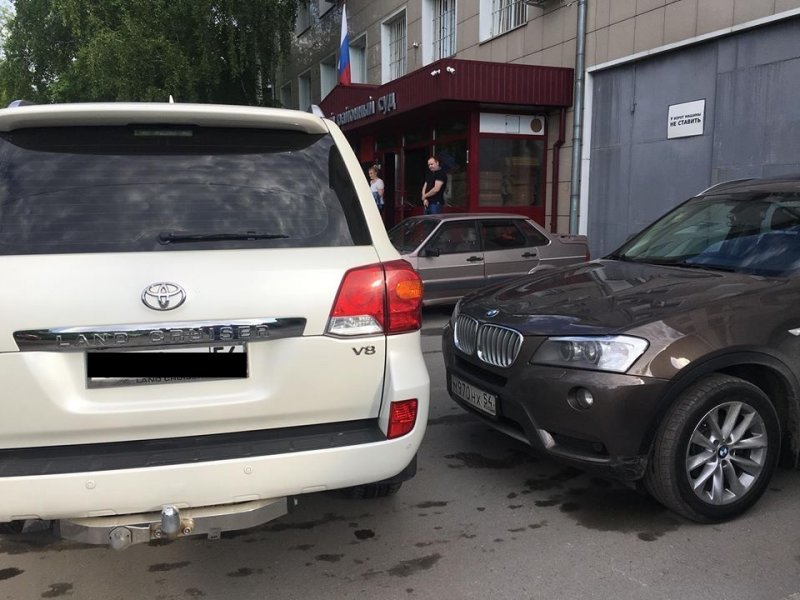 Новосибирец поссорился с судьей из-за парковки