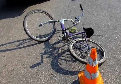 Автомобиль сбил велосипедиста возле Заельцовского кладбища