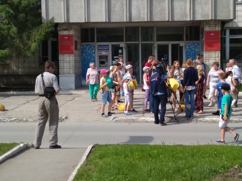 Протест с тазиками устроили в Краснообске из-за отключения воды
