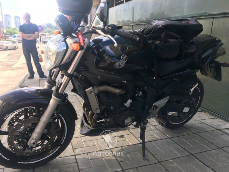 Мотоциклист влетел головой в бизнес-центр на Орджоникидзе 