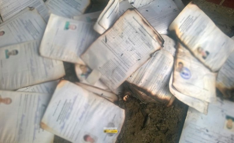 Подпаленные документы учеников автошколы бросили на улице 