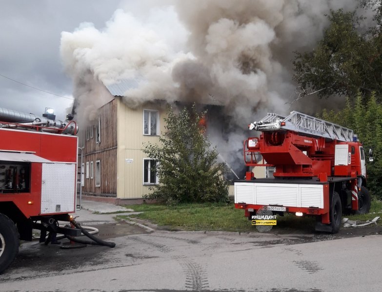 Пожарные спасли мужчину из горящего дома