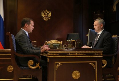 Медведев поможет Травникову избежать третьих смен в школах