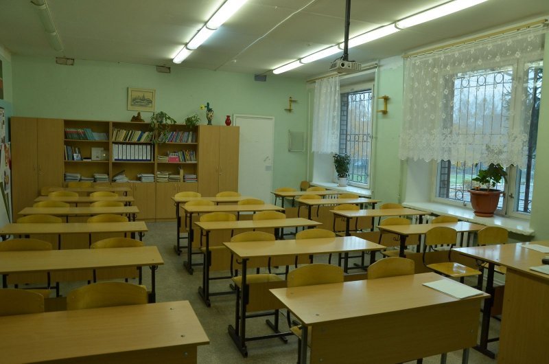 Мэр обвинил директора школы в падении шкафов на учениц