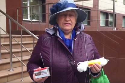 Пенсионерка принесла мыло и веревку новосибирскому министру