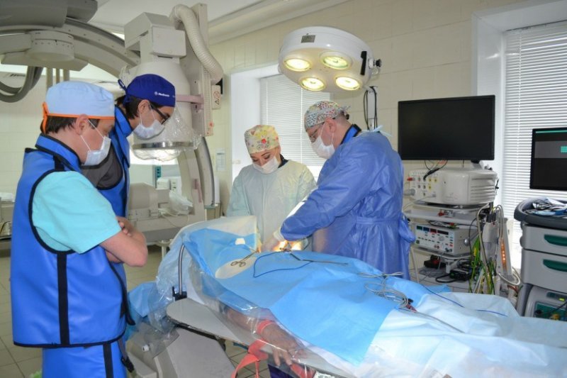 Новосибирские хирурги провели уникальную операцию на сердце