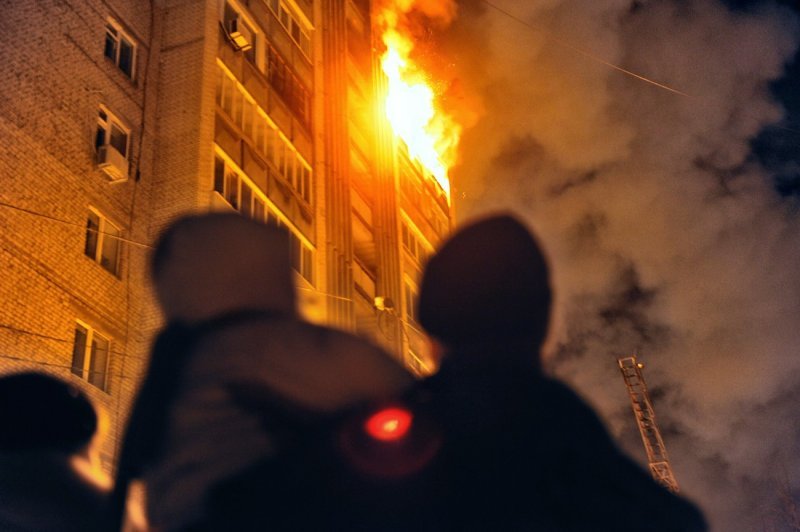 Два человека погибли в ночном пожаре в Новосибирске