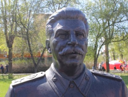 У коммунистов за пазухой: бюсту Сталина не дали альтернативы