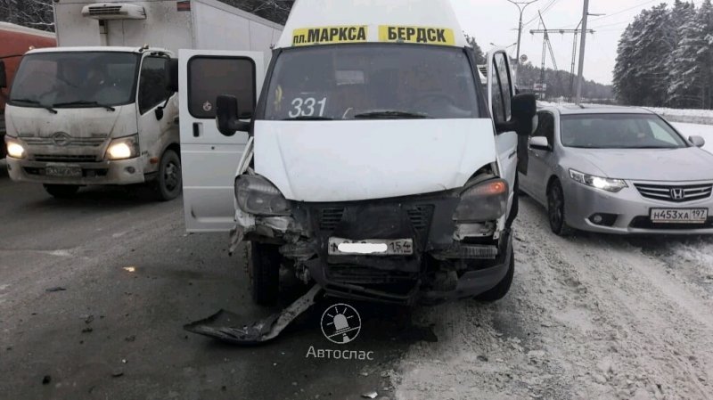 Пассажирка бердской маршрутки пострадала в ДТП на повороте