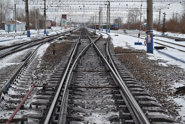 Мужчина погиб под колесами поезда в Новосибирской области