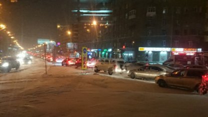 Новосибирцы застряли в «снежных» пробках по пути на работу