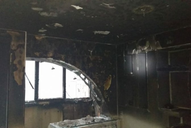 Шесть человек спасли из горящего дома в «Снегирях»
