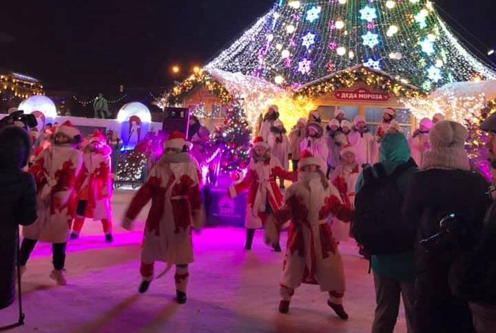 Новогодний городок открылся в центре Новосибирска