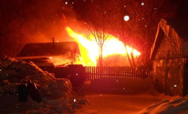 Ночной пожар унес жизни двух братьев в Новосибирской области