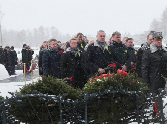 Губернатор почтил память погибших в блокаду ленинградцев