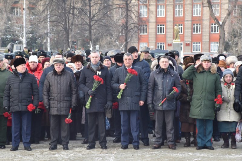 Новосибирцы возложили цветы в память о погибших в блокаду