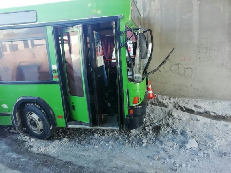 11 человек пострадали в ДТП с автобусом в Нижней Ельцовке
