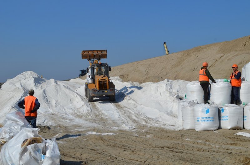 Новосибирск решили оставить без скандальных песка и соли