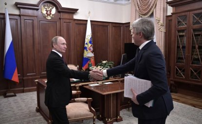 Путин обсудил с министром спорта игры ХК «Сибирь» и новый ЛДС