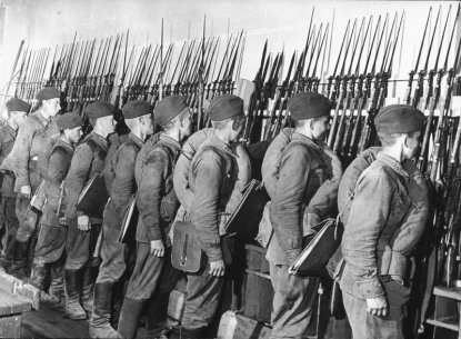 Как новосибирцы отмечали десятую годовщину Красной армии