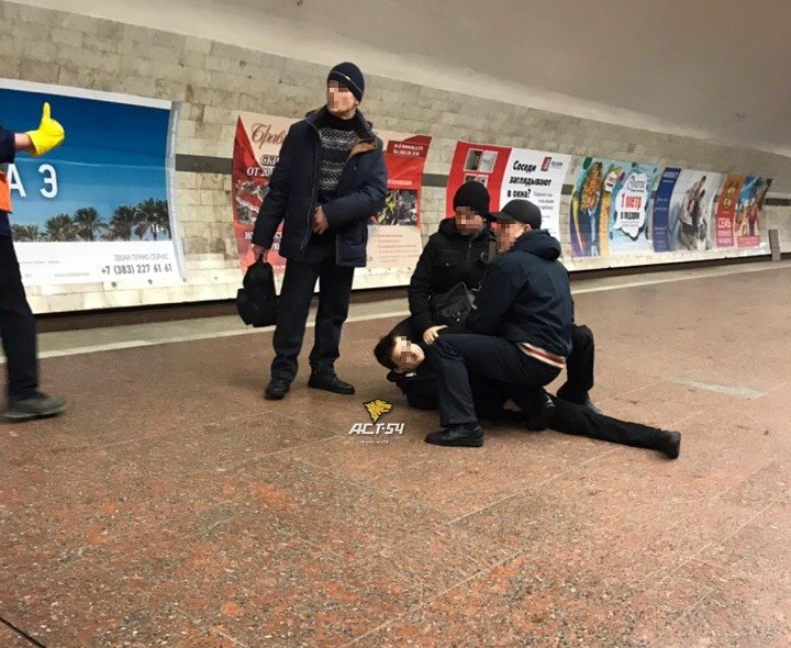 Новосибирец прыгнул на рельсы метро и попал в отдел полиции
