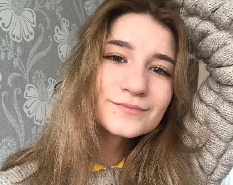 Девочка-подросток в красной куртке пропала в Новосибирске